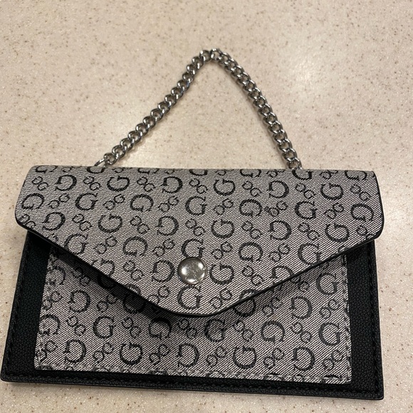 Guess wristlet Grey with Black - Picture 1 of 3